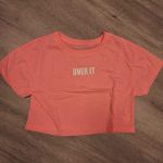 Crop top over it roze
